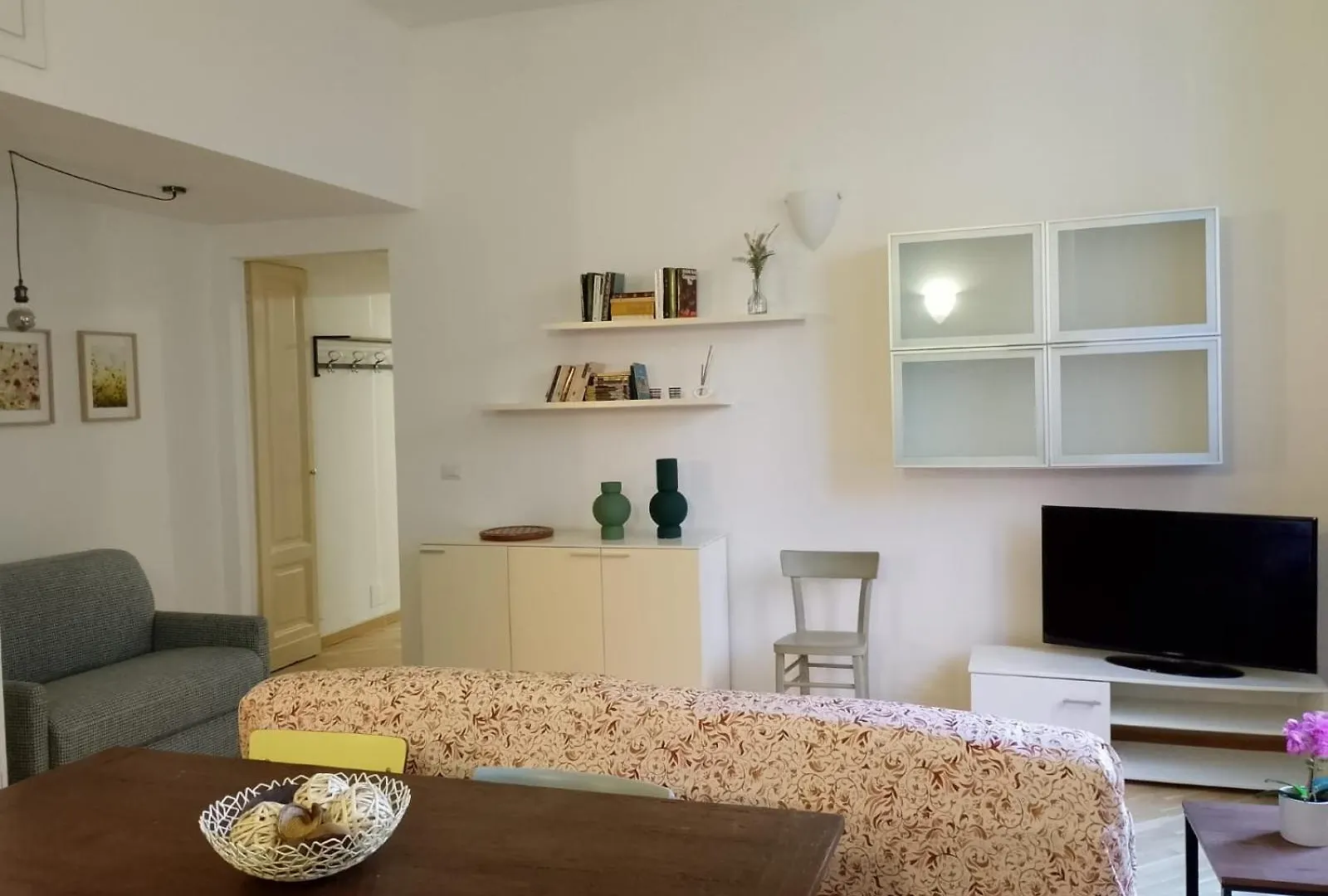 Nice Apartment In The City Center contacts